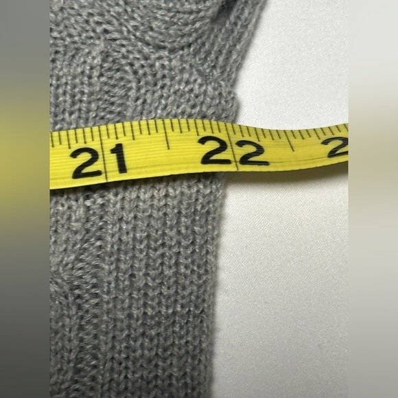 Turtle Bay New York Gray Cable Knit Women's Sweater - Picture 6 of 7